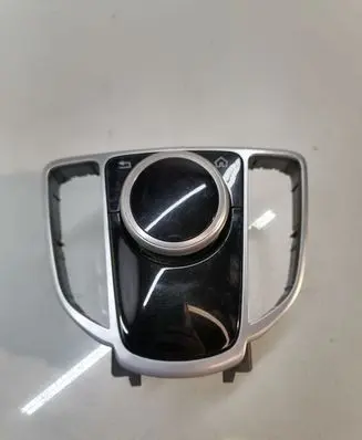 Head unit multimedia control