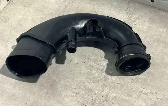 BMW 7 G11 G12 Air intake hose/pipe 8613154