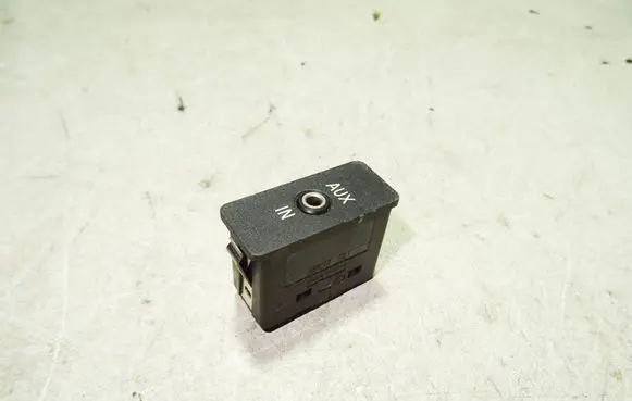 BMW 3 E90 E91 AUX in-socket connector 61316930561 6930561