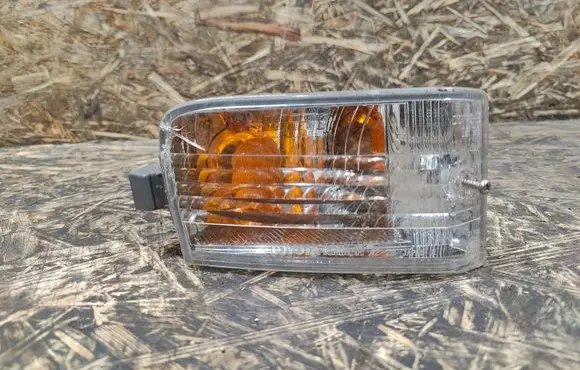 Toyota RAV 4 (XA20) Front indicator light