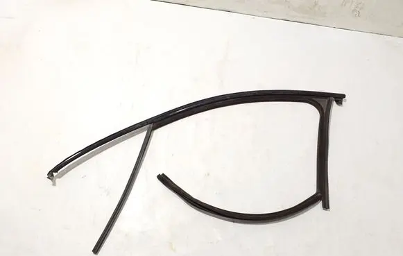 Porsche Macan (95B) Front door rubber seal 95B837431D
