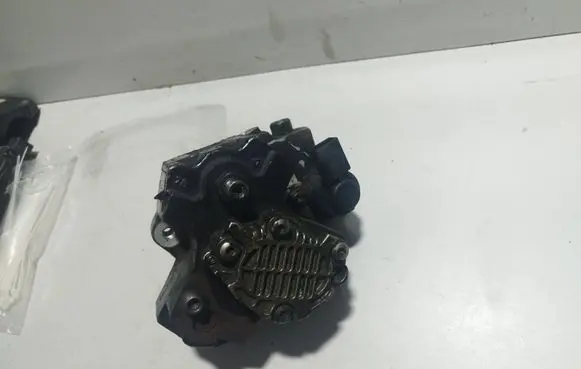 Audi A6 S6 C6 4F Fuel injection high pressure pump 059130755E