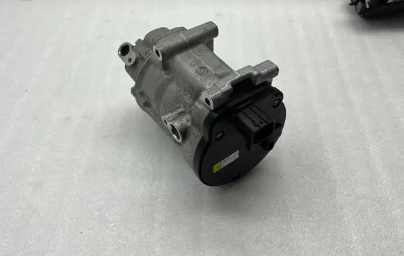 Toyota Yaris Cross Air conditioning (A/C) compressor (pump) 0424000741