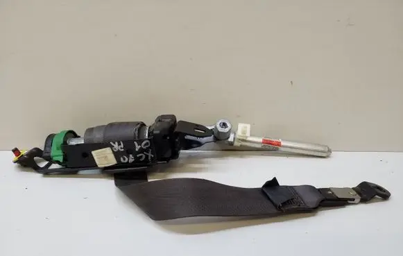 Volvo XC70 Front seatbelt 8626240