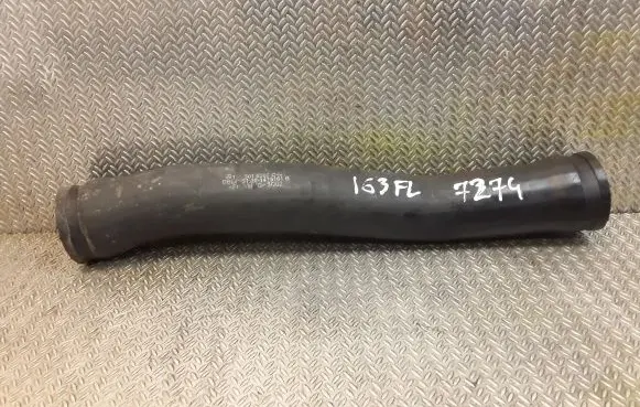 Mercedes-Benz ML W163 Intercooler hose/pipe 1635016382