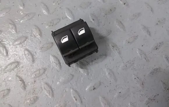 Peugeot Partner III Electric window control switch 98016298ZD