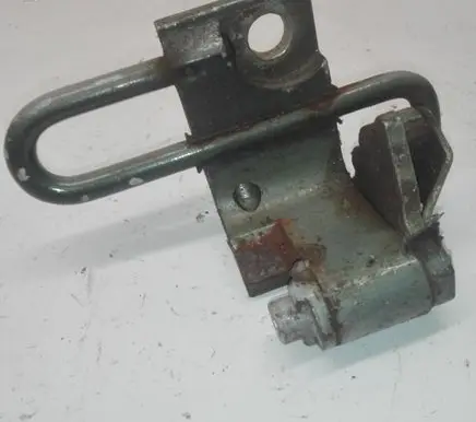 Volkswagen PASSAT B6 Front door lower hinge 