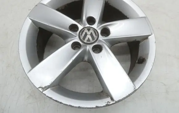 Volkswagen Jetta VI R18 alloy rim 5C0601025R