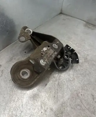 Audi A4 S4 B7 8E 8H Sway bar bush bracket, front 