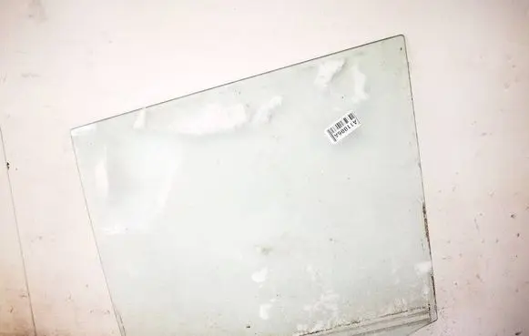 Suzuki Grand Vitara II Rear door window glass 