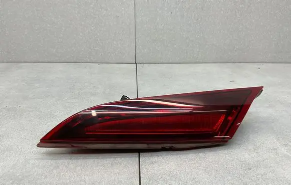 Tailgate rear/tail lights