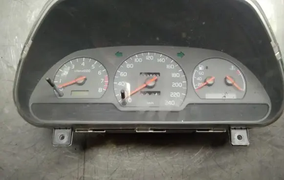 Volvo S40 Speedometer (instrument cluster) 30813197 30800600