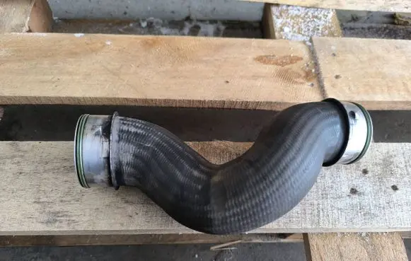 Volkswagen Transporter - Caravelle T5 Intercooler hose/pipe
