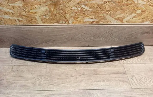 Mercedes-Benz C W203 Bonnet/hood grill 2038800205
