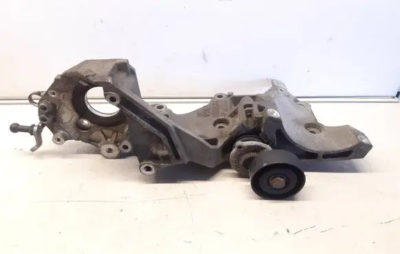 Volkswagen Tiguan Generator/alternator bracket 03L903143Q