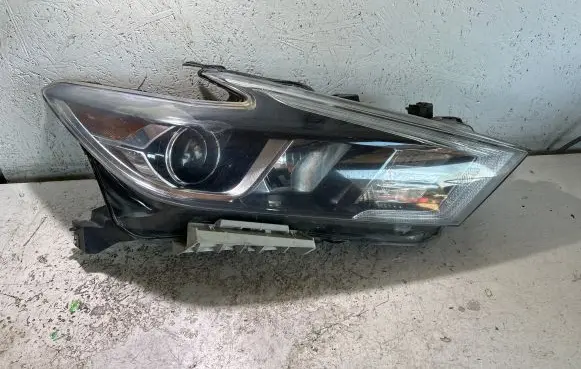 Nissan Maxima A35 Headlight/headlamp