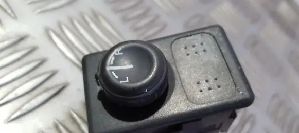 Nissan Navara D22 Wing mirror switch
