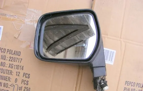 Mitsubishi Space Runner Front door electric wing mirror
