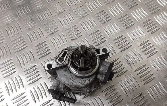 Ford Mondeo MK V Vacuum pump 9804021880