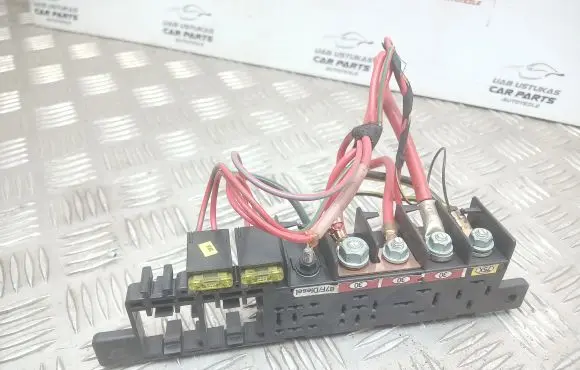 Volkswagen PASSAT B5.5 Fuse module 8L0941822A