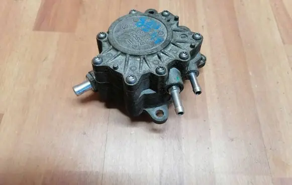Audi A4 S4 B7 8E 8H Fuel injection high pressure pump 03G145209C