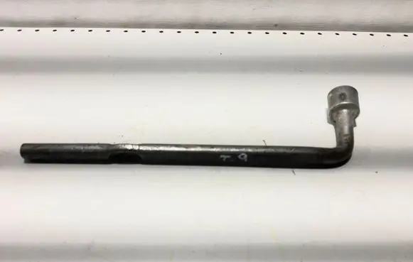 Honda FR-V Wheel nut wrench 