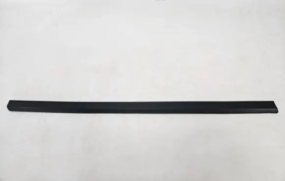Volkswagen PASSAT B6 Front door trim (molding) 3C0854939