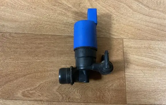 Ford C-MAX II Headlight washer pump AV6113KO82