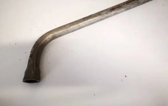 Chevrolet Kalos Wheel nut wrench 