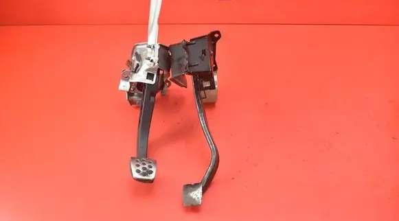 Opel Tigra B Accelerator throttle pedal 13138760