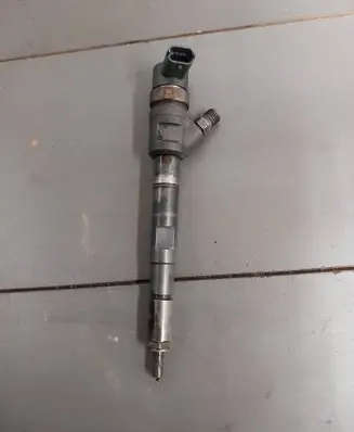 Hyundai H-1, Starex, Satellite Fuel injector 338004A600