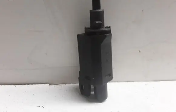 Volkswagen PASSAT B4 Brake pedal sensor switch 191945515