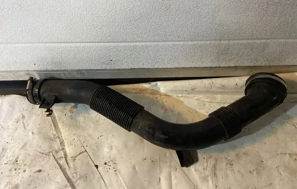 Opel Corsa D Air intake hose/pipe 55557413 467582339