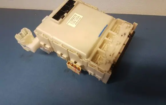 Toyota Avensis T270 Fuse box set 8273005150B 13989D09