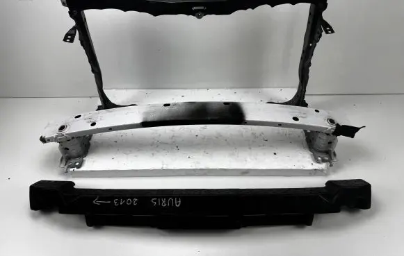 Toyota Auris E180 Front bodywork piece 