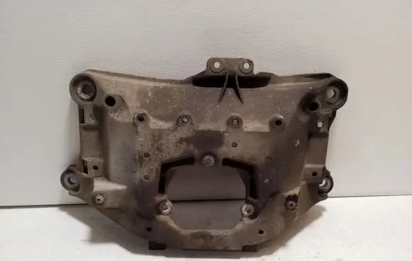 Gearbox mounting bracket