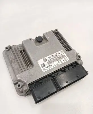 Volkswagen Touran II Engine control unit/module 03C906027DA 03C907309G 0261S06720