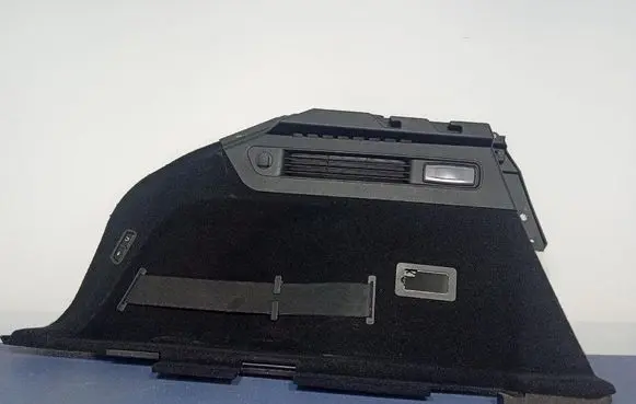 Maserati Levante Tailgate/boot cover trim set 06700983840