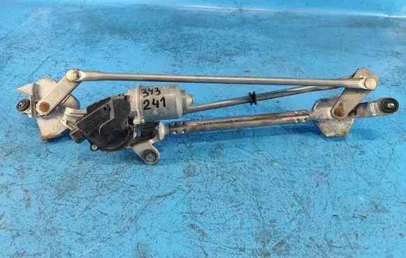 Suzuki Kizashi Front wiper blade arm 3810057L01