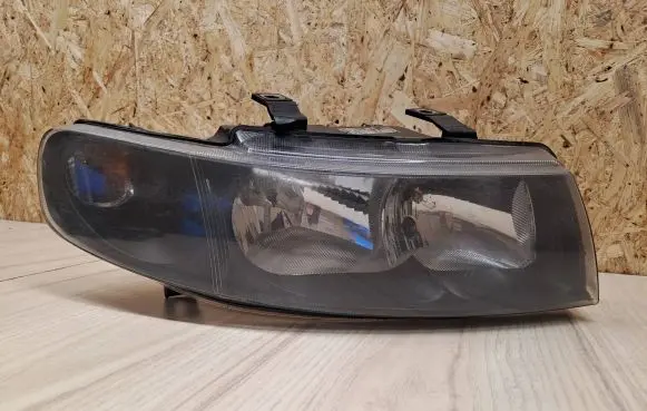 Seat Leon (1M) Headlight/headlamp 1M1941002D 67742701