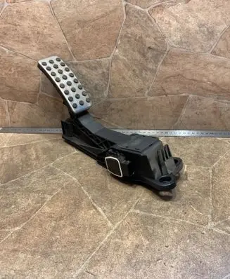Mercedes-Benz ML W164 Accelerator throttle pedal A1643000004