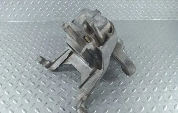 Engine mount bracket