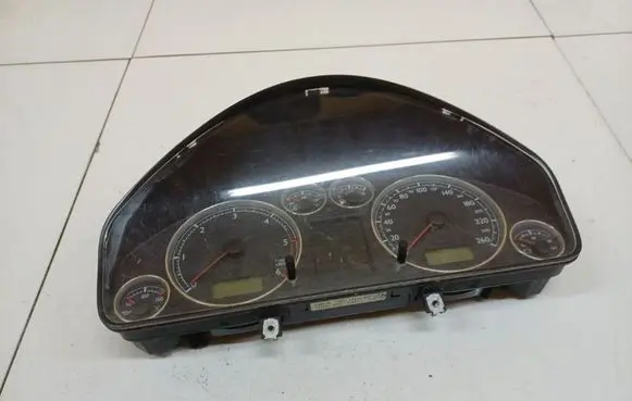 Volkswagen Sharan Speedometer (instrument cluster) 7M3920840N