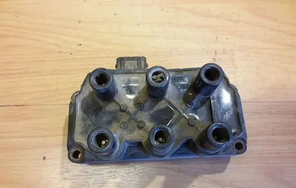 Opel Omega B1 High voltage ignition coil 0221503002