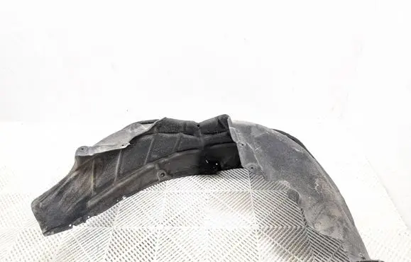 Rear arch fender liner splash guards