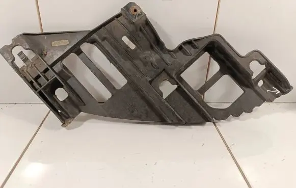 Volkswagen Golf VI Headlight/headlamp mounting bracket 5K0807228A