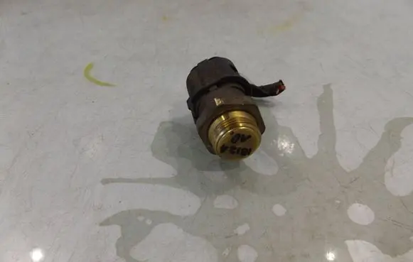 Seat Ibiza IV (6J,6P) Coolant temperature sensor 1J0959481