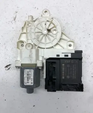 Volkswagen Golf Plus Front door window regulator motor 1K0959792C F005S00152 5M1837402