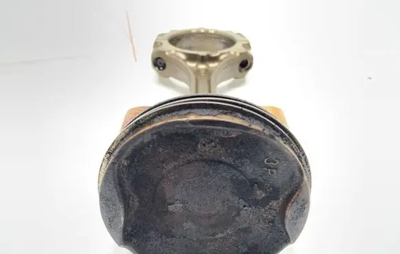 Piston with connecting rod
