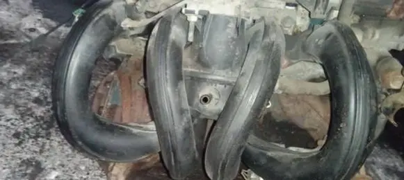 Toyota Yaris Intake manifold